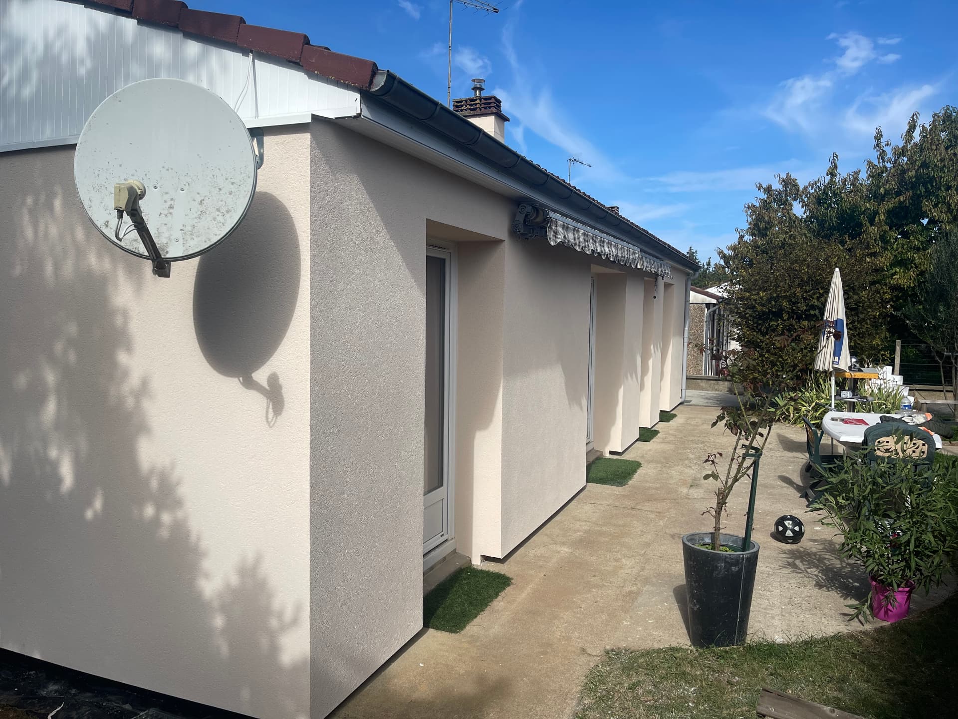 Façade de pavillon ravalée en Île-de-France